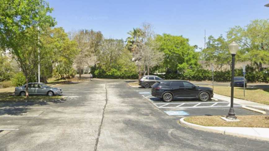 175 interchange Blvd_Qualityinn Parking