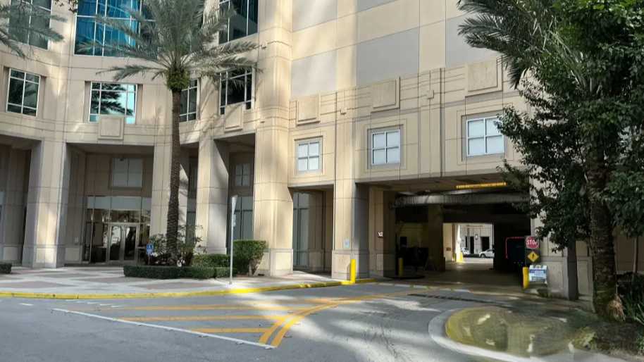 45 Las Olas Wy. (200 E Las Olas Blvd.) - Garage