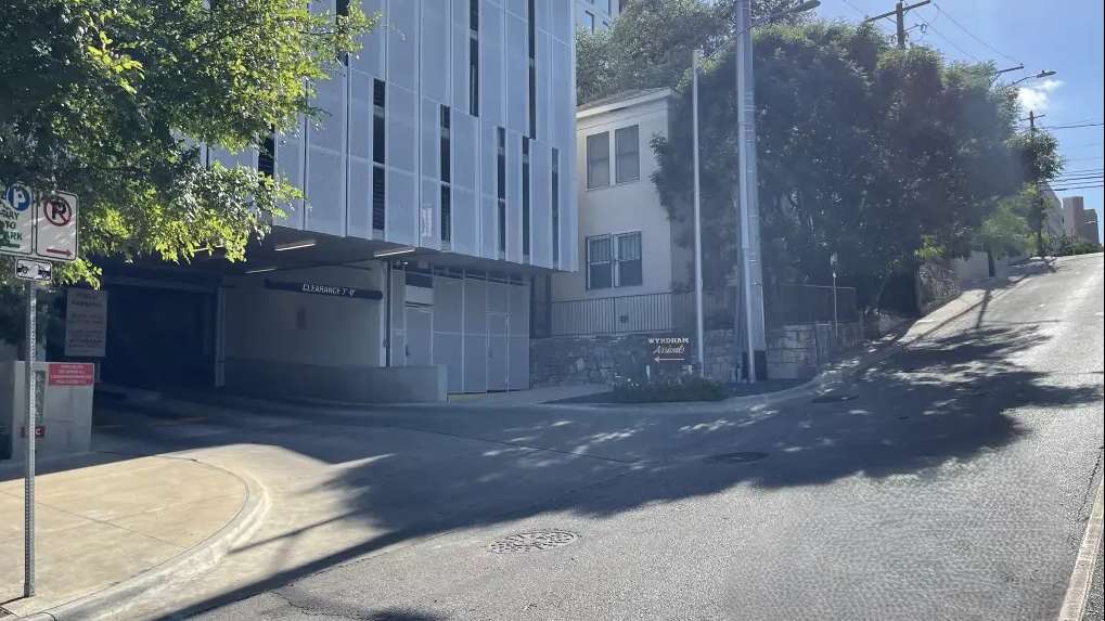 516 W 8th St- Club Wyndham Austin Garage
