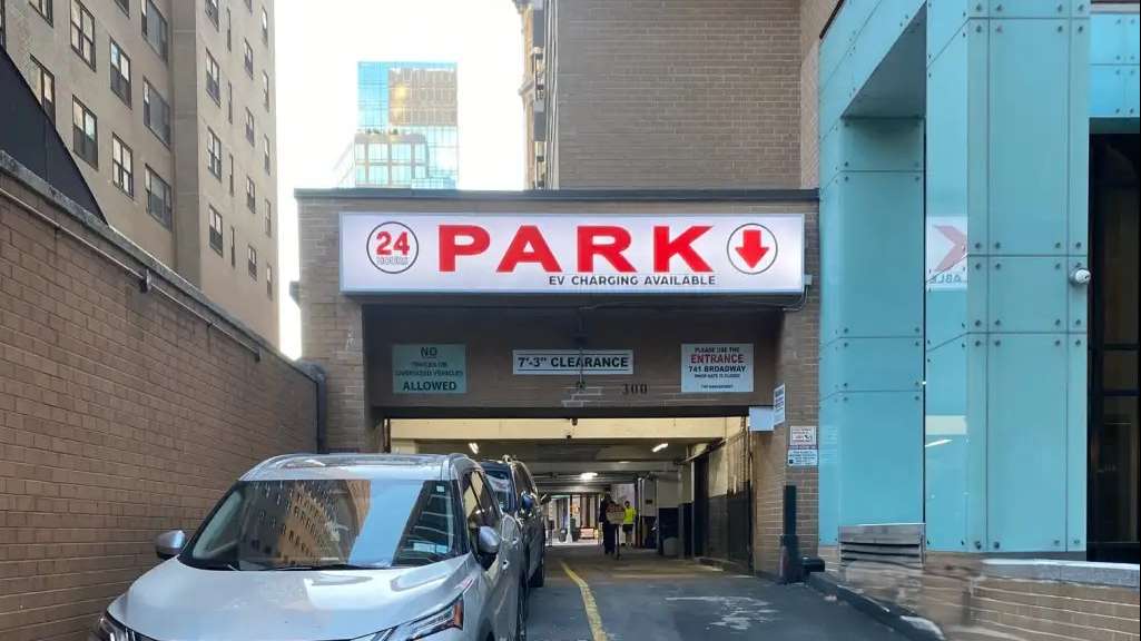 300 Mercer St. - Hilary Gardens - Valet Garage