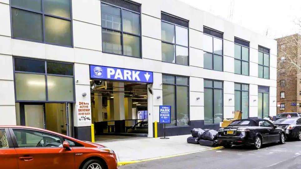 Enterprise Parking-(172 Johnson St) Port of Brooklyn Cruise Parking