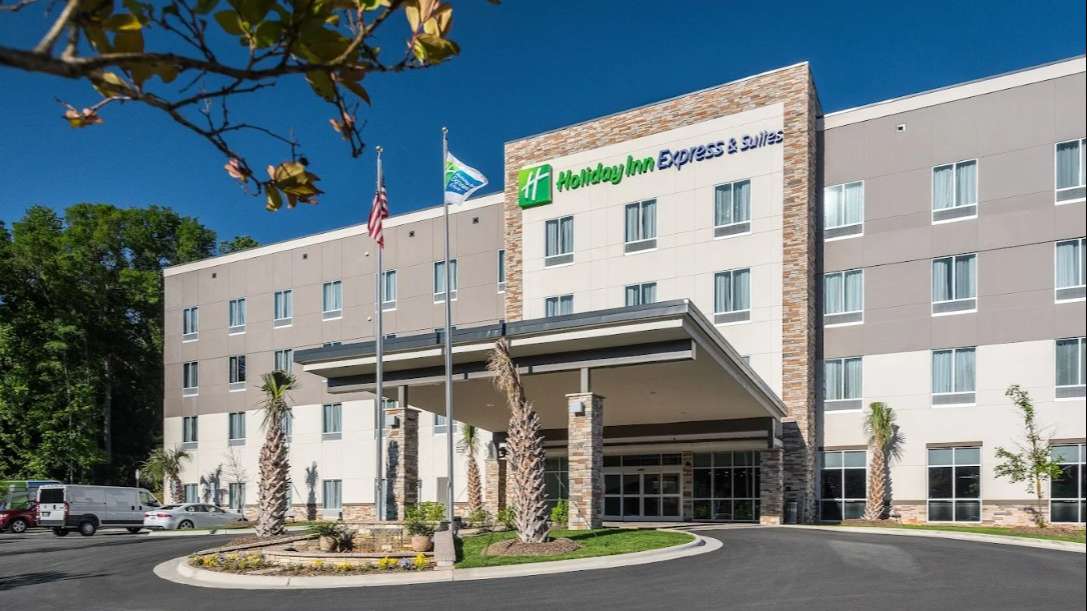 Holiday Inn Express & Suites CLT Airport Parking