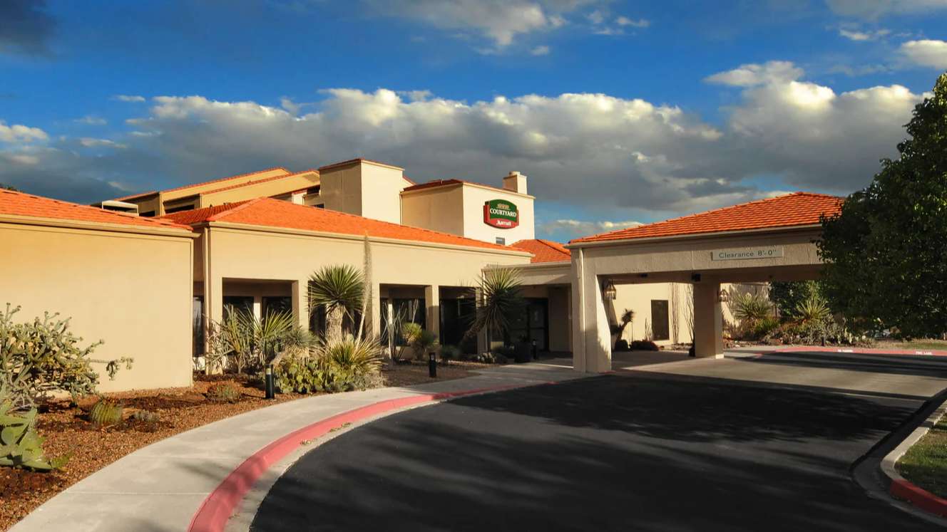Courtyard by Marriott ABQ Airport Parking
