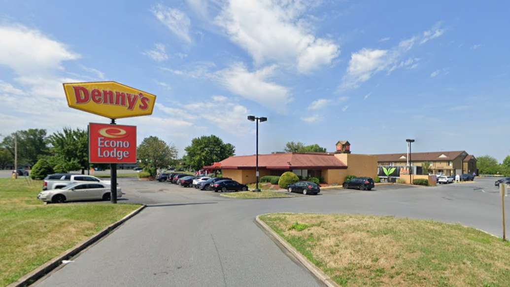 1701 Catasauqua Rd - Econo Lodge Parking