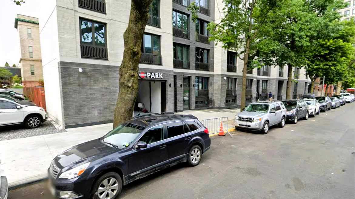 834 Pacific St Garage