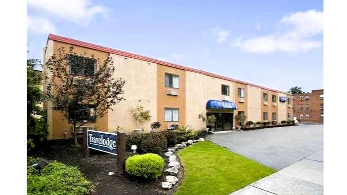 Travelodge by Wyndham Cleveland Lakewood - 11837 Edgewater Dr Lot