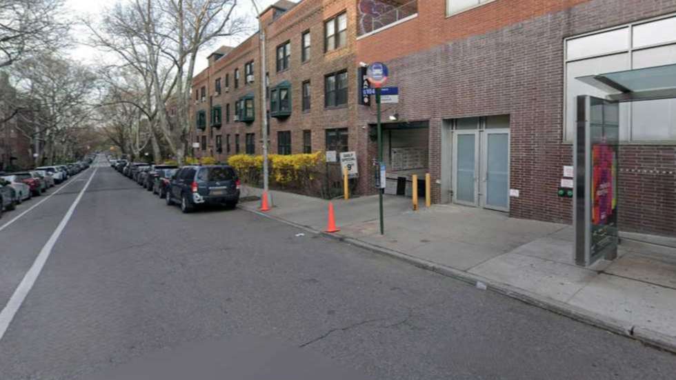 GMH (4701 Queens Blvd) LGA Airport Parking