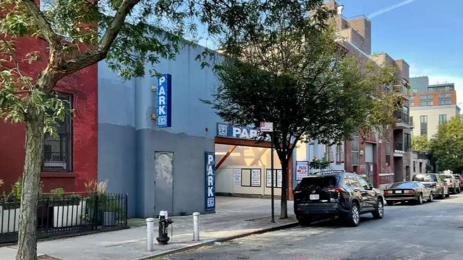 GM (74 S 6th St) LGA Airport Parking
