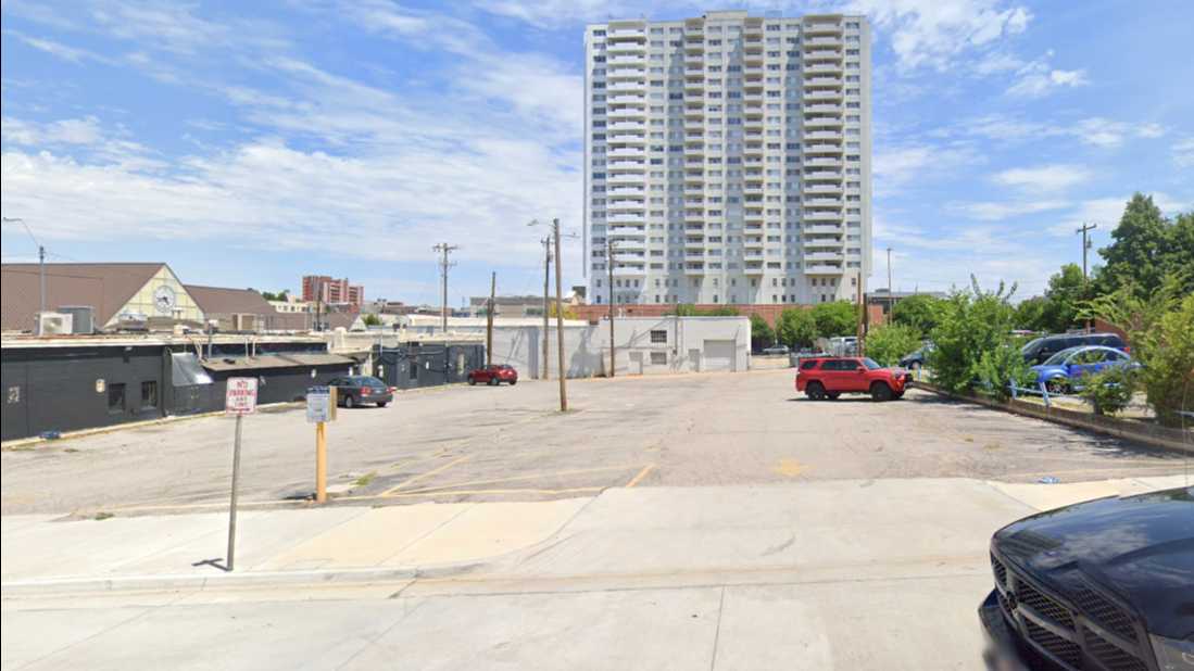 323 NW 4th St Parking