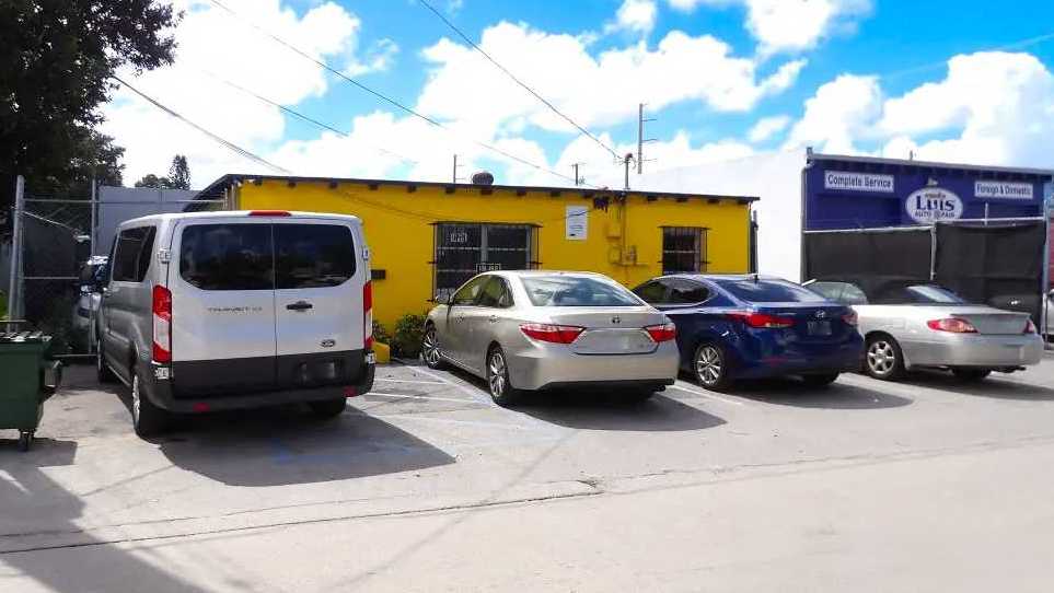 FLL Parking – 5930 Thomas St Lot