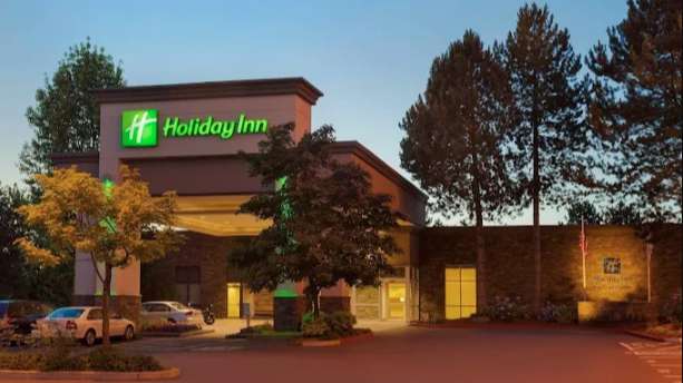 Holiday Inn Port of Portland Cruise Parking