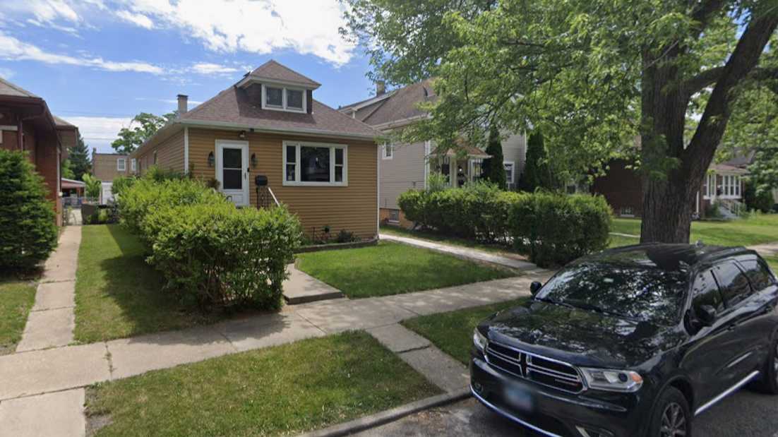 12517 Elm St Parking