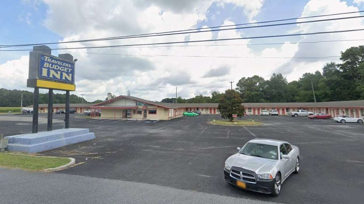 Travelers Budget Inn _ 912 Ocean Hwy Parking