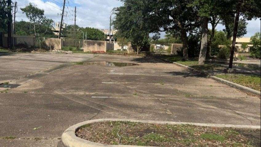 1415 La Concha Ln Parking