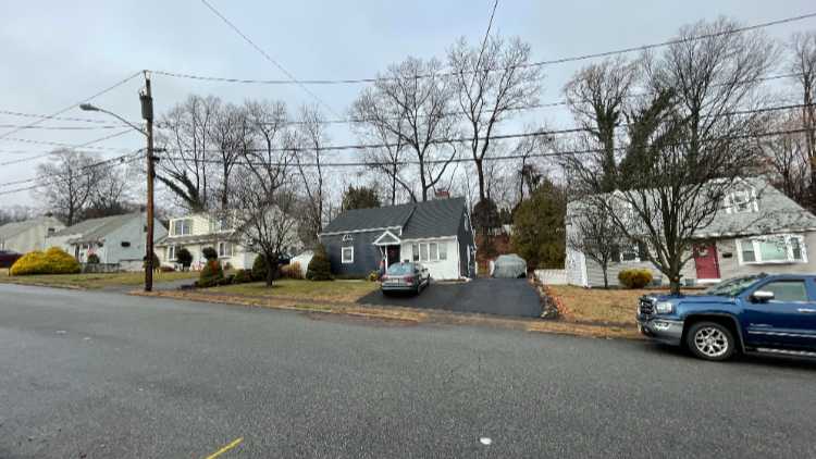 15 Kenwood Rd Parking