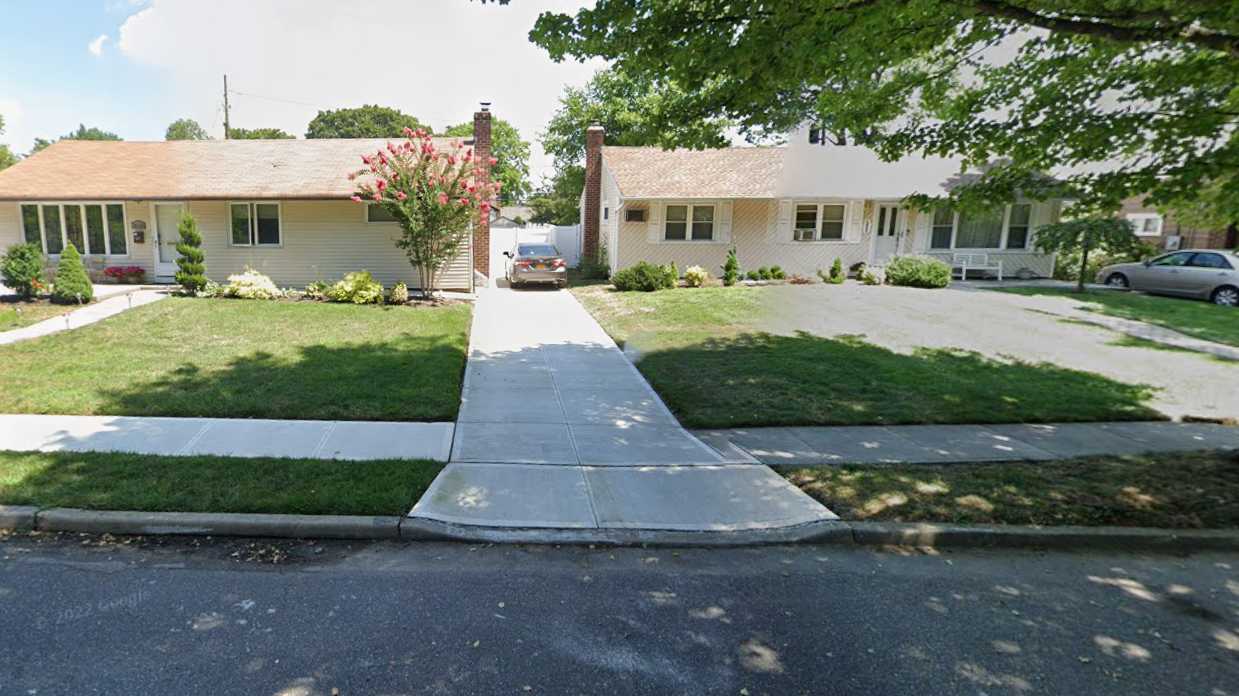 1638 Southern Dr Parking