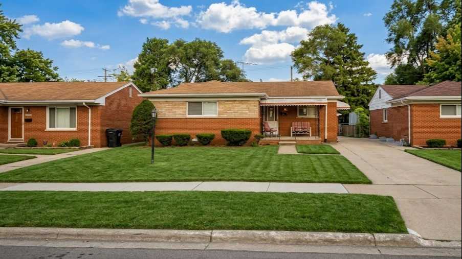 2143 Bassett St Parking