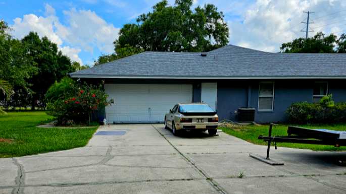 781 Strickland Ln Parking
