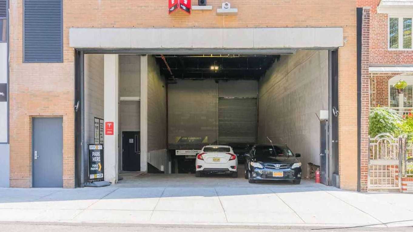Impark (2910 Broadway) LGA Airport Parking