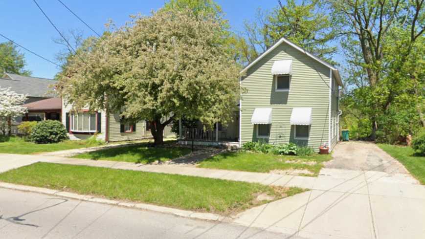 4349 River St Parking