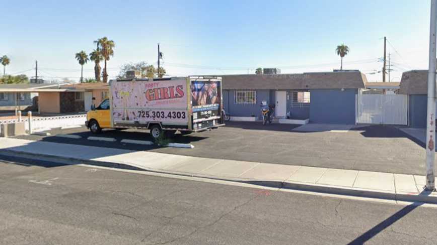 2409 Santa Clara Dr Parking