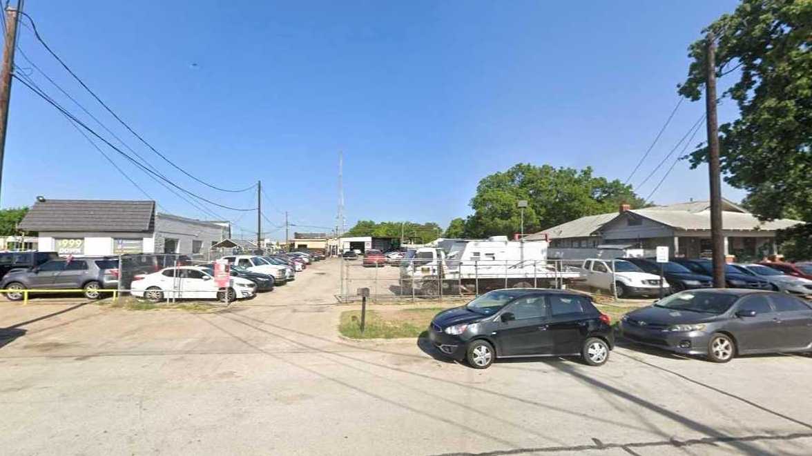 302 E North St Parking