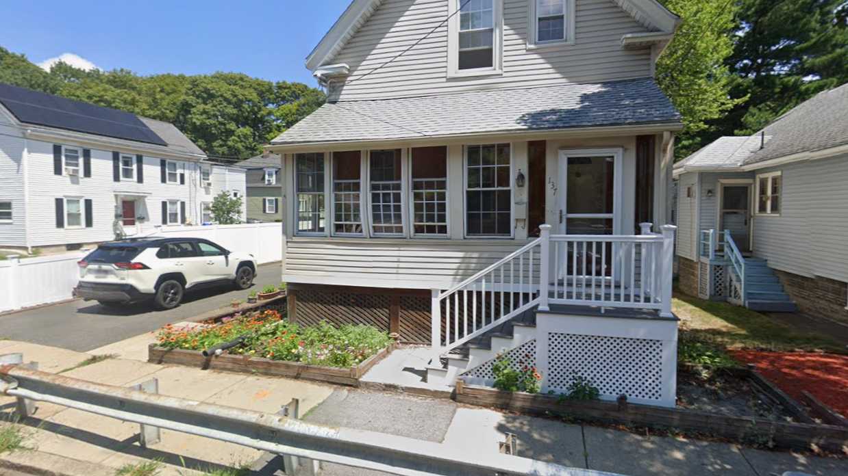137 Lebanon St Parking