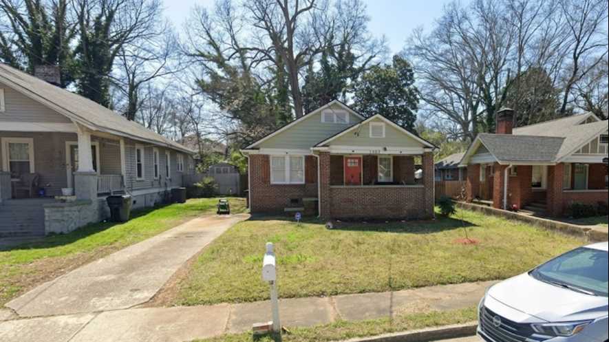 1302 Clermont Ave Parking