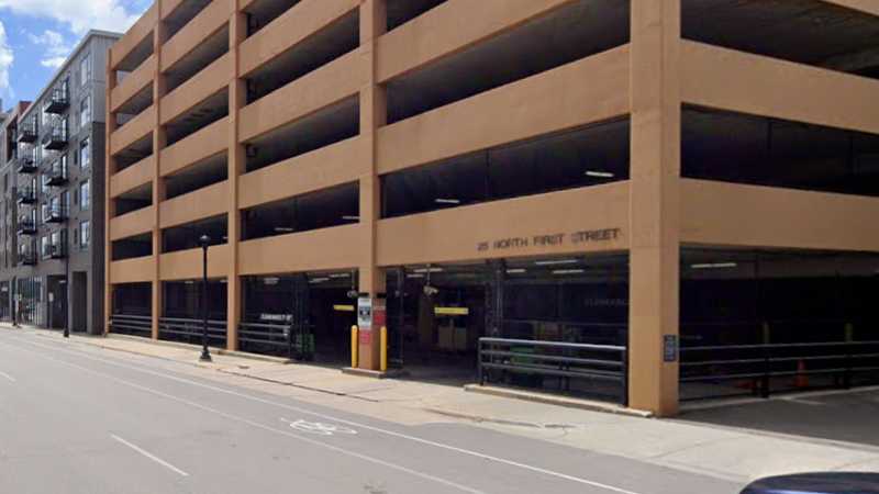 (M) Hennepin Avenue Ramp_25 N 1st St Parking