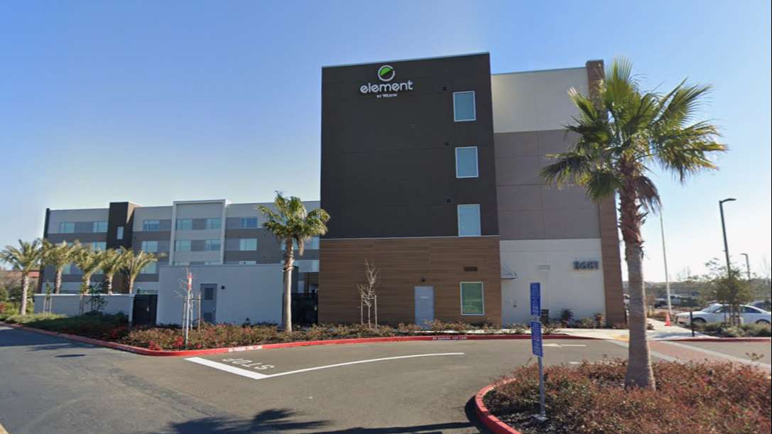 Element Sacramento Airport - 3681 N Freeway Blvd Lot