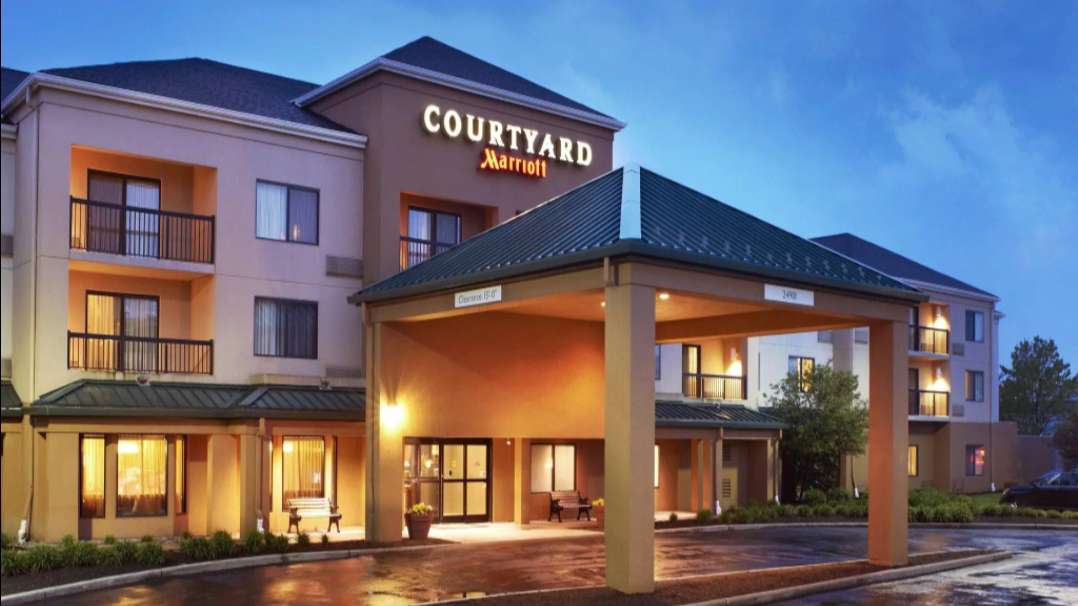 Courtyard by Marriott CLE Airport Parking
