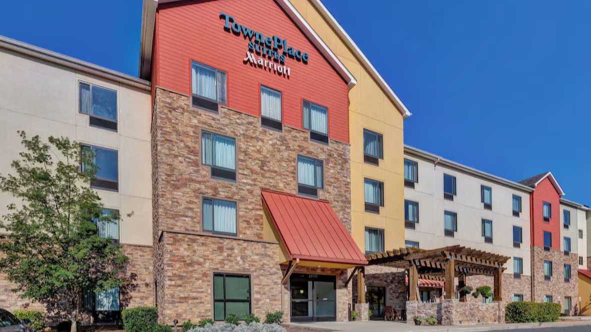 TownePlace Suites Nashville Airport - 2700 Elm Hill Pike Lot