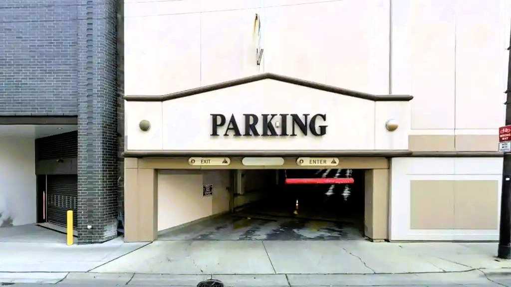 Point At Clark Garage - 3131 N Clark St
