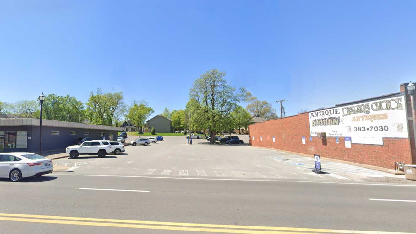 (M) 8TH & DOUGLAS (LOT 114)