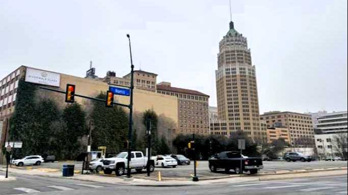 Western Lot - 326 Main Plaza