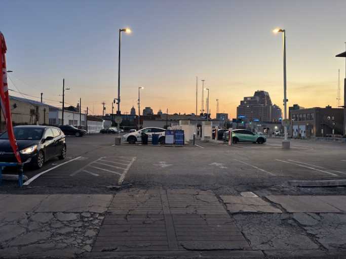 (M) 718 BROADWAY