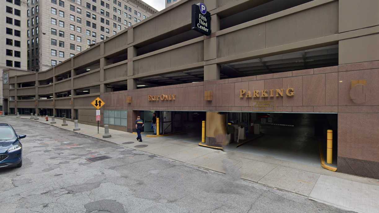 709 Vincent Ave. - Fifth Third Garage