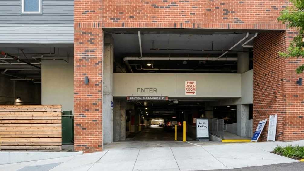 834 S 21st St. (2136 Cumberland Ave.) - Union Knoxville Garage