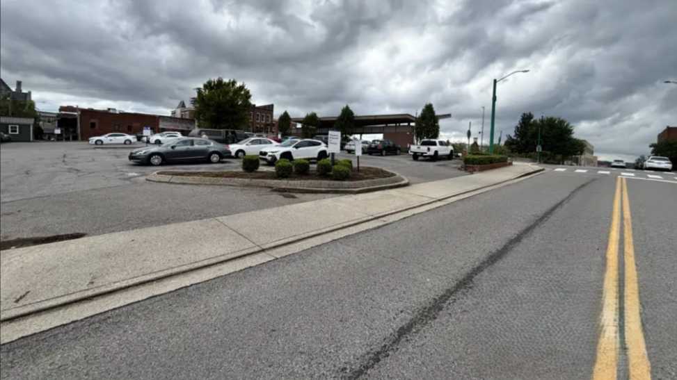 (M) 301 MAIN ST LOT