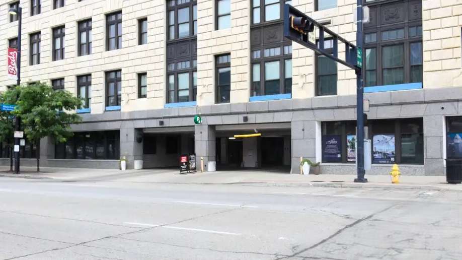 (M) CITY CLUB APARTMENT