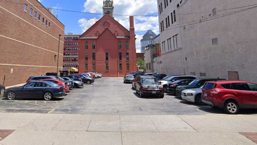 (M) 6TH & MAIN Lot