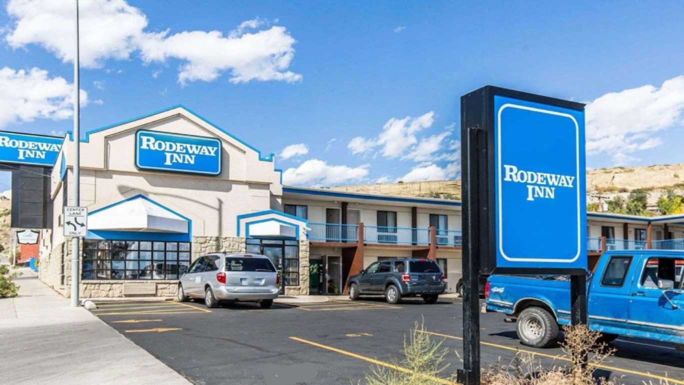 Rodeway Inn Billings Logan International  (BIL) Airport Parking