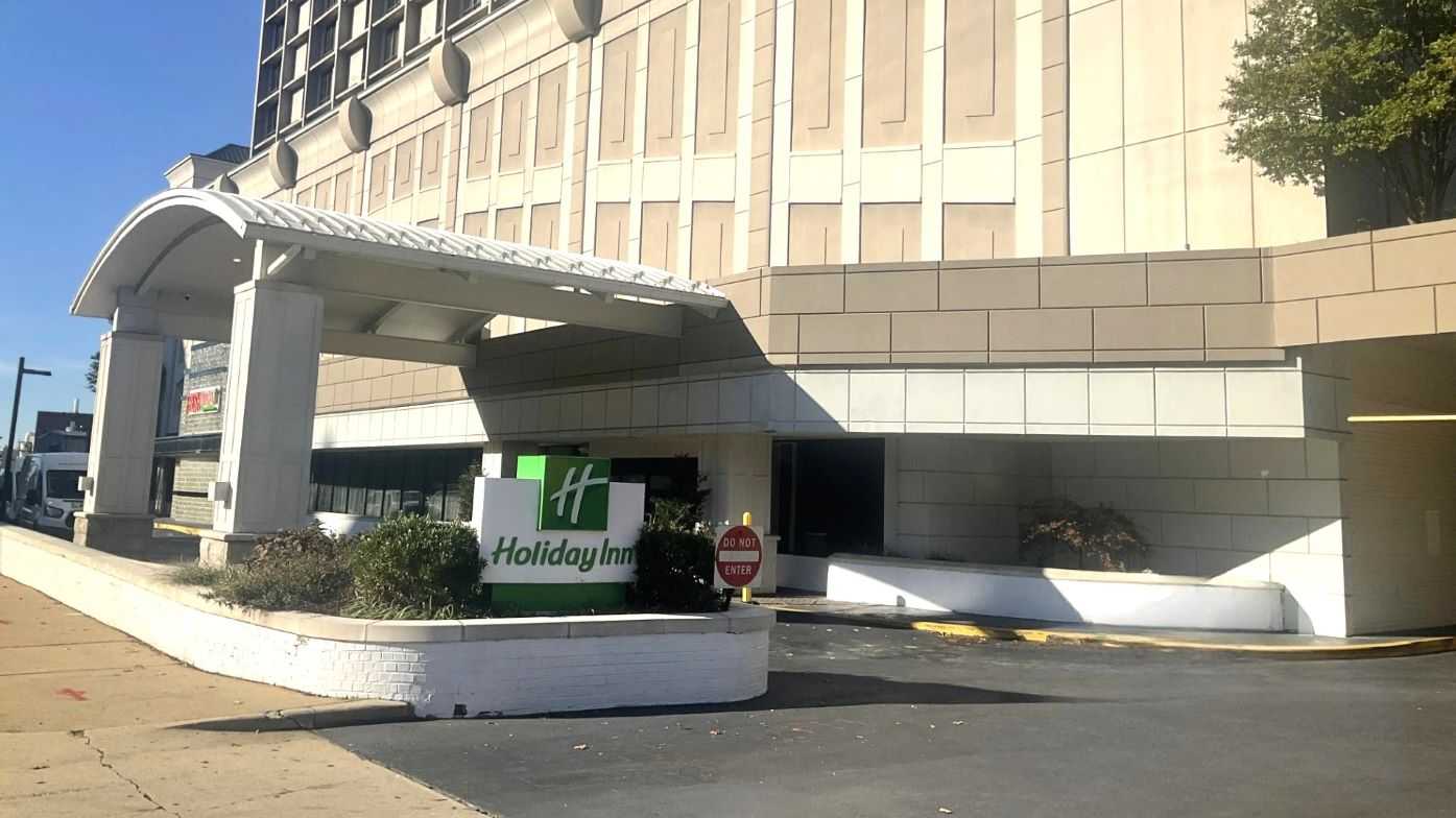 Holiday Inn Crystal City DCA Airport Parking