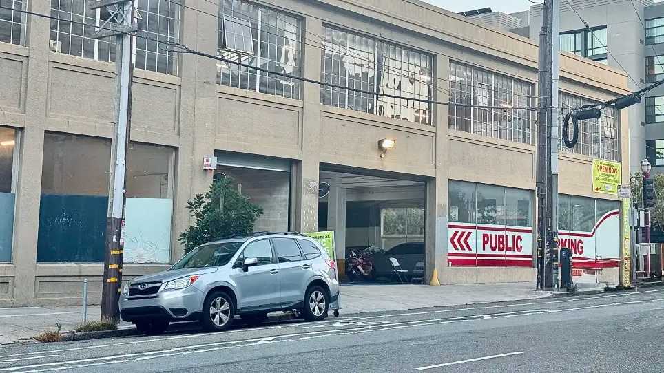 900 Sansome St Garage