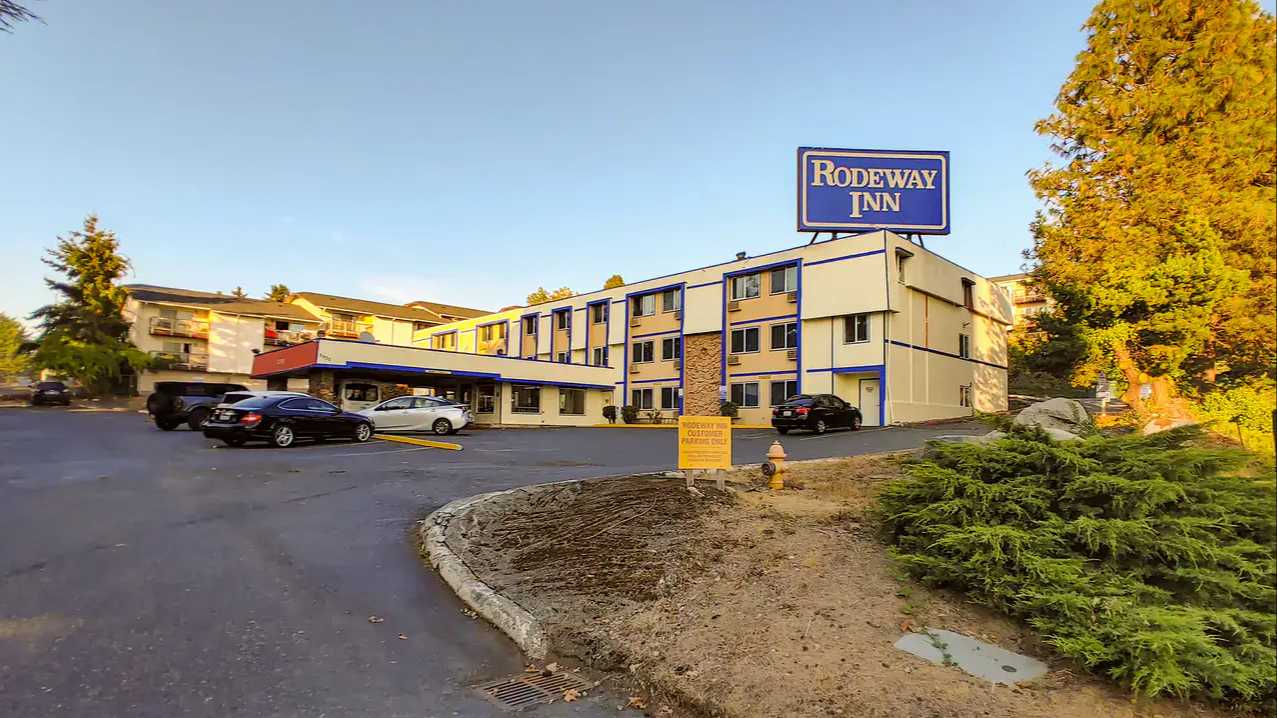 Rodeway Inn SEA Airport Parking (Paid Shuttle Service)