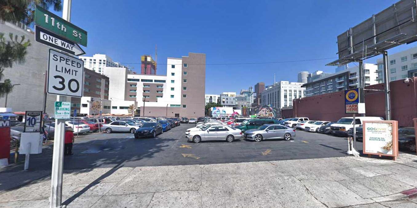 1017 S Hill St Parking