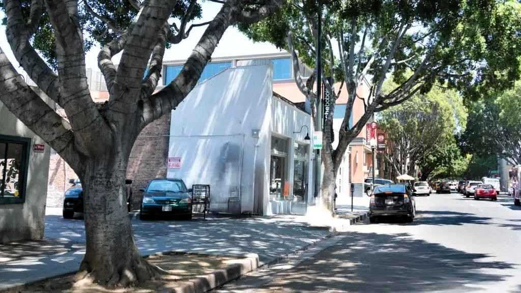 33 W Green St Parking
