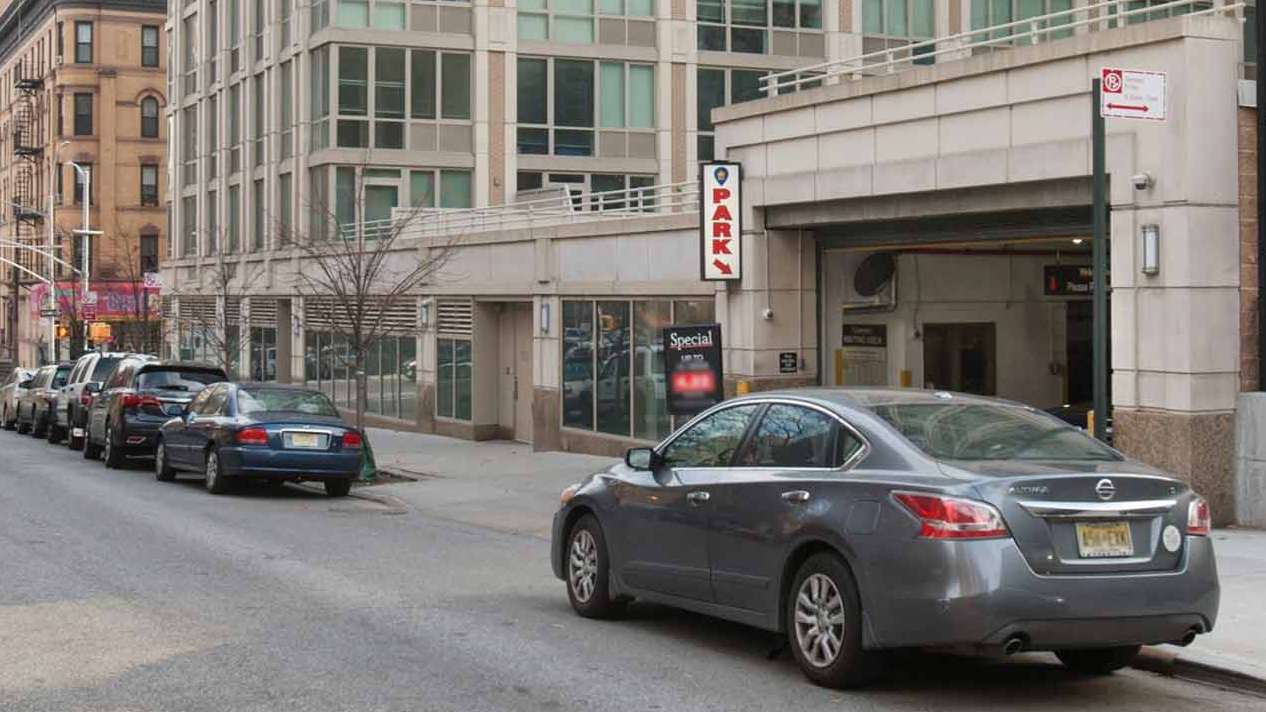 1510 LEX GARAGE CORP Parking