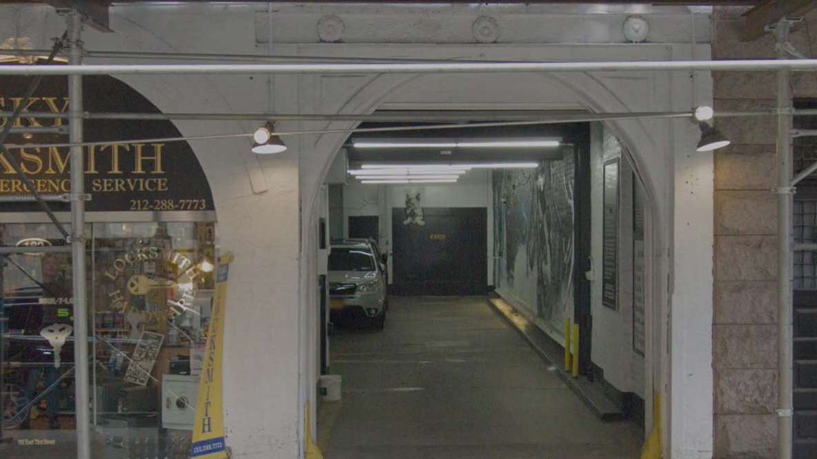 182 E 73RD GARAGE CORP Parking