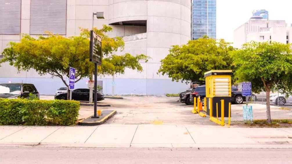 49 Northwest 1st Street Parking